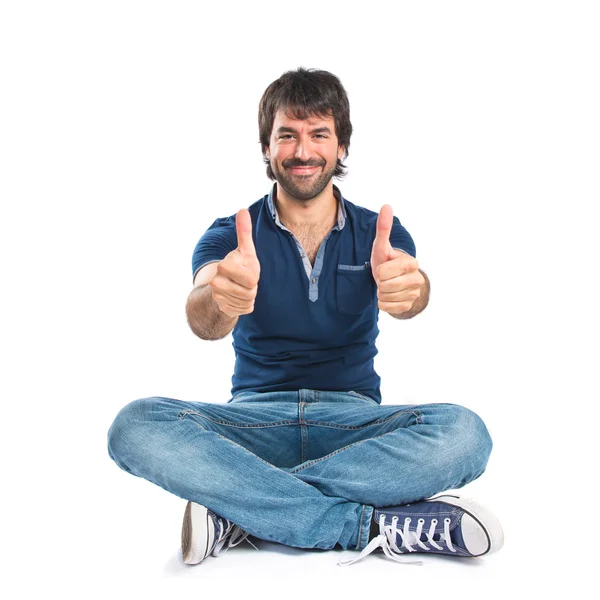 Hombre con pulgar hacia arriba sobre fondo blanco — Foto de Stock