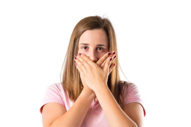 kız beyaz arka plan üzerinde sürpriz jest yapıyor