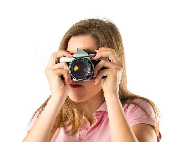 Chica tomando una foto sobre fondo blanco —  Fotos de Stock