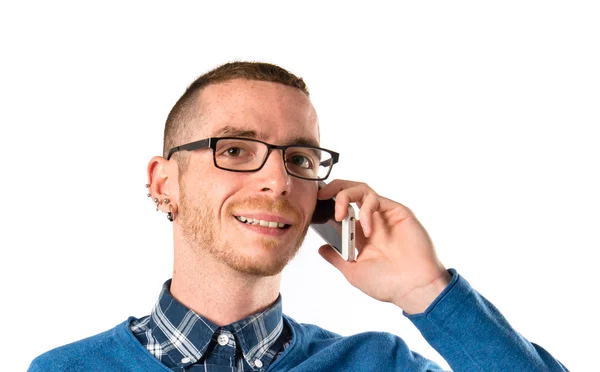 Hombre hablando con móvil sobre fondo blanco — Foto de Stock