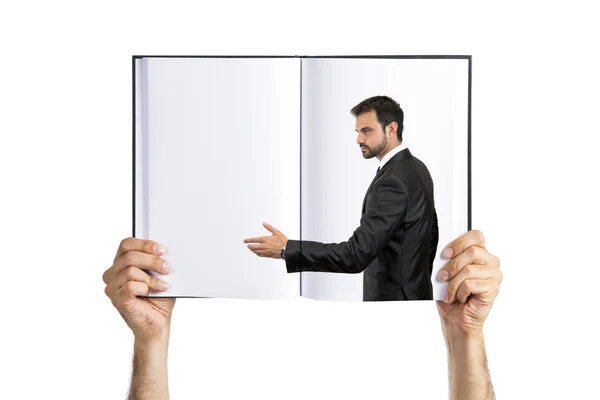 Hombre de negocios haciendo un trato impreso en libro — Foto de Stock