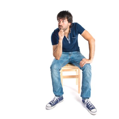 adam izole beyaz arka plan üzerinde düşünme