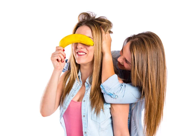 Amigos brincando com banana sobre fundo branco — Fotografia de Stock