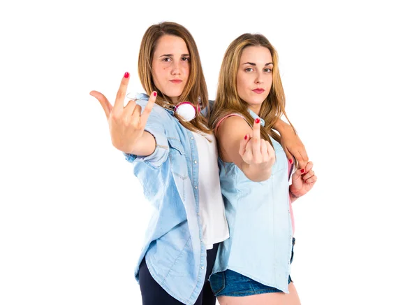 Amici che fanno gesto corno su sfondo bianco — Foto Stock