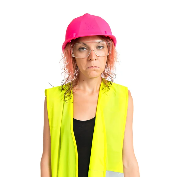 Traurige Arbeiterfrau mit Brille vor weißem Hintergrund — Stockfoto