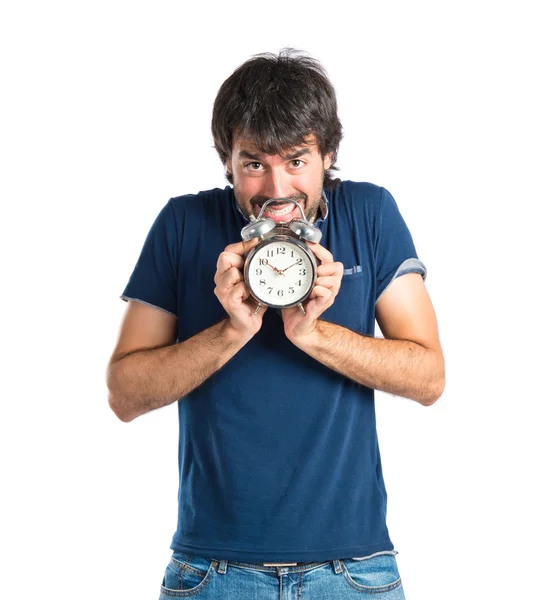Человек держит часы на белом фоне — стоковое фото