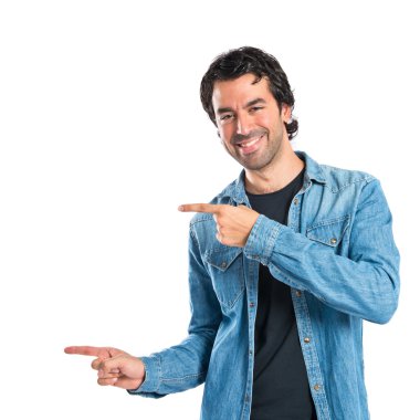 adam beyaz arka plan üzerinde işaretleme lateral