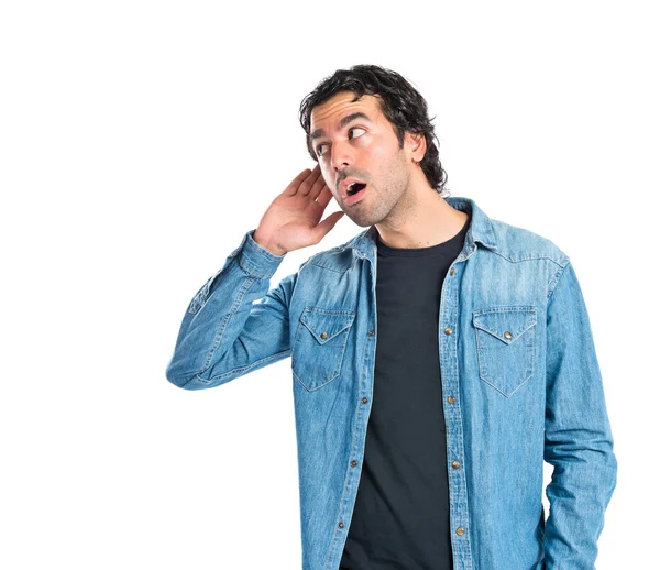 Hombre escuchando sobre fondo blanco aislado —  Fotos de Stock