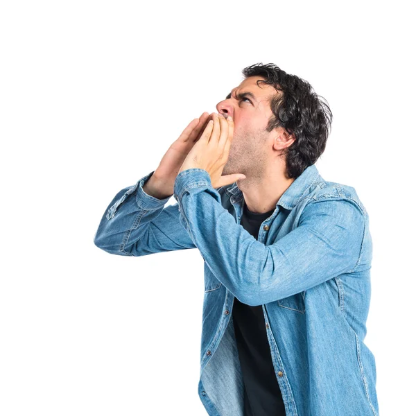 Uomo urlando su sfondo bianco isolato — Foto Stock