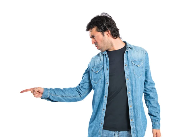 Homem gritando sobre fundo branco isolado — Fotografia de Stock