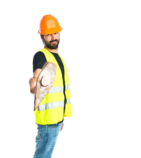 Arbeiter mit Axt vor weißem Hintergrund — Stockfoto