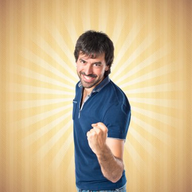 Pop arka plan üzerinde şanslı adam