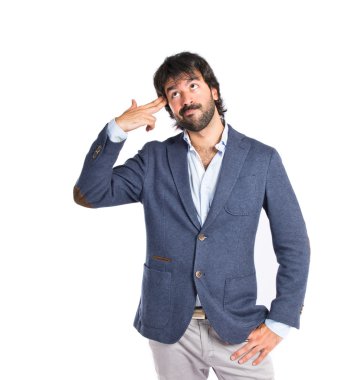 Yakışıklı adam yapma intihar jest beyaz arka plan üzerinde