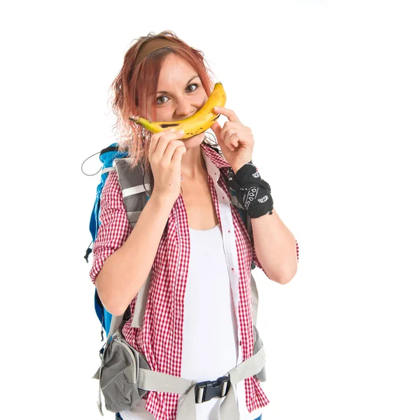 Mädchen macht glückliche Geste mit Banane über isoliertem weißem Hintergrund — Stockfoto