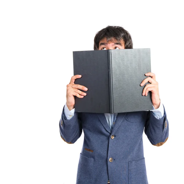 Biznesmen czytanie pewien książka na białym tle — Zdjęcie stockowe