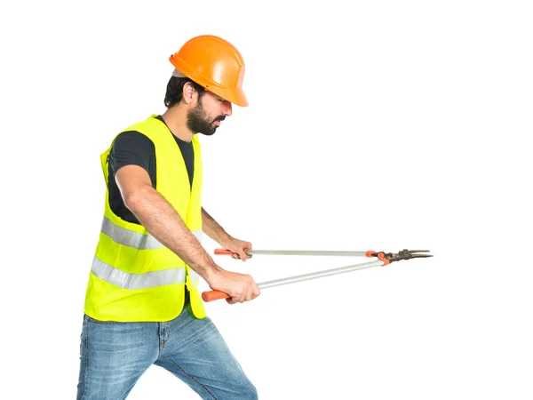 Dělník s nůžky na trávu nad bílým pozadím — Stock fotografie