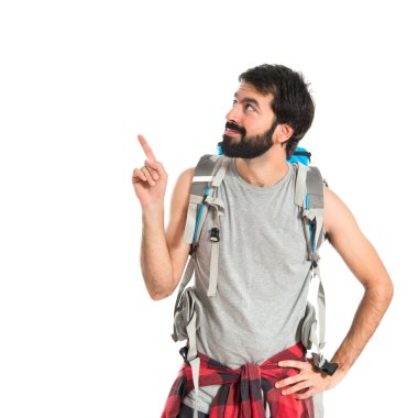 Backpacker izole beyaz arka plan üzerinde düşünme