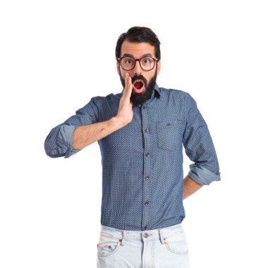 Genç hippi sürpriz jest yapıyor.