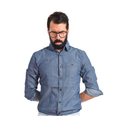 Üzgün hipster adam izole beyaz arka plan üzerinde