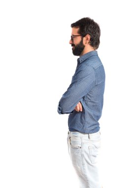 Genç hipster adam kollarını ile geçti