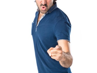 izole beyaz arka plan üzerinde bağıran adam