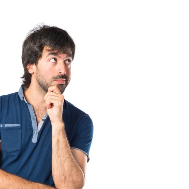 adam izole beyaz arka plan üzerinde düşünme