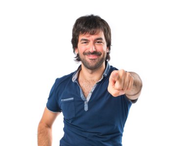 Beyaz arka plan üzerinde öne dönük adam