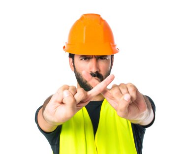 Beyaz arka plan üzerinde hiçbir jest yapıyor işçi