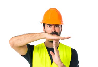 İşçi yapma zaman aşımı jest beyaz arka plan üzerinde