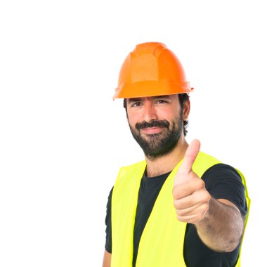 Beyaz arka plan üzerinde başparmak ile işçi