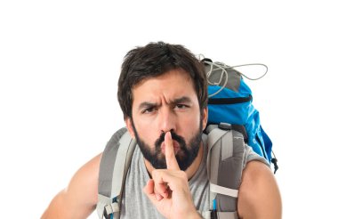 Beyaz arka plan sessizlik jest yapma backpacker izole