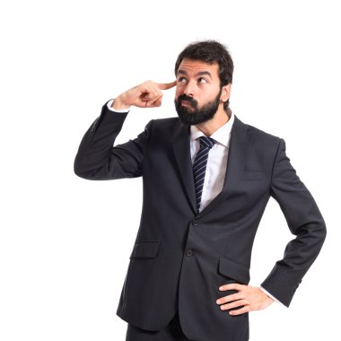 Beyaz arka plan üzerinde deli jest yapma işadamı