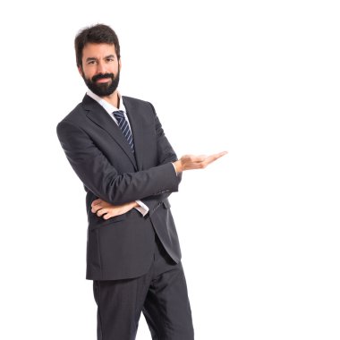 Bir şey izole beyaz arka plan üzerinde sunulması iş adamı