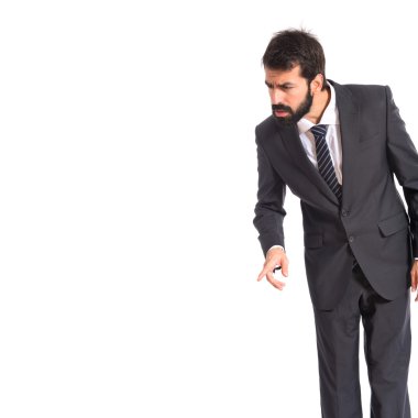 Bir şey izole beyaz arka plan üzerinde gösterilen işadamı