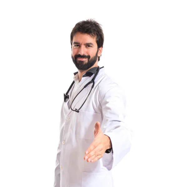Médico fazendo um acordo sobre fundo branco isolado — Fotografia de Stock