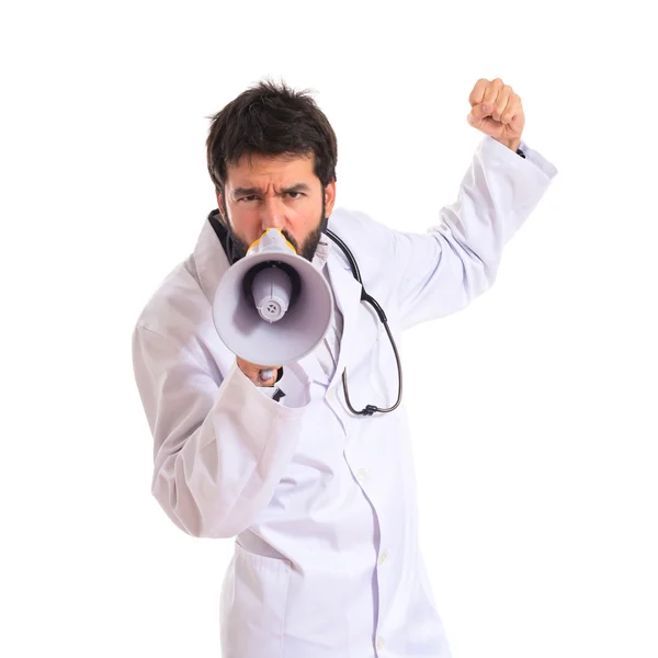 Γιατρός φωνάζοντας πέρα από το απομονωμένο λευκό φόντο — Φωτογραφία Αρχείου