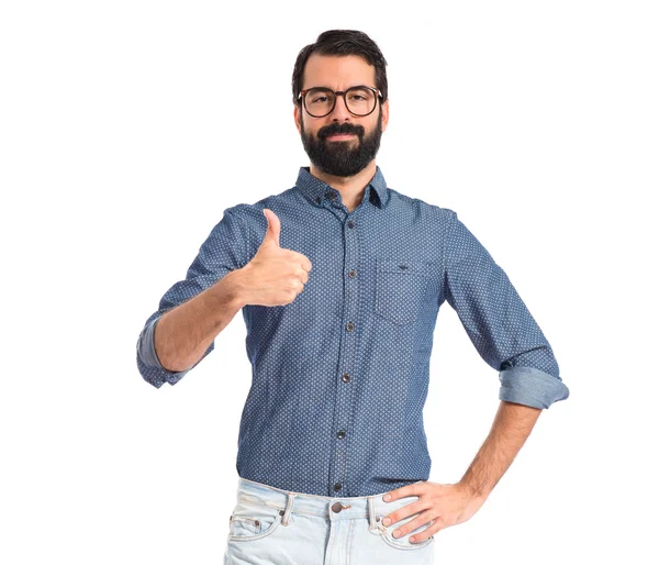 Jonge hipster man met duim omhoog — Stockfoto