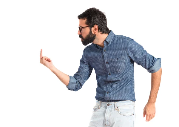 Joven hipster hombre haciendo gesto de cuerno — Foto de Stock