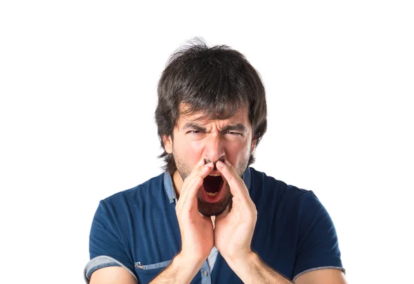 Homem gritando sobre fundo branco isolado — Fotografia de Stock