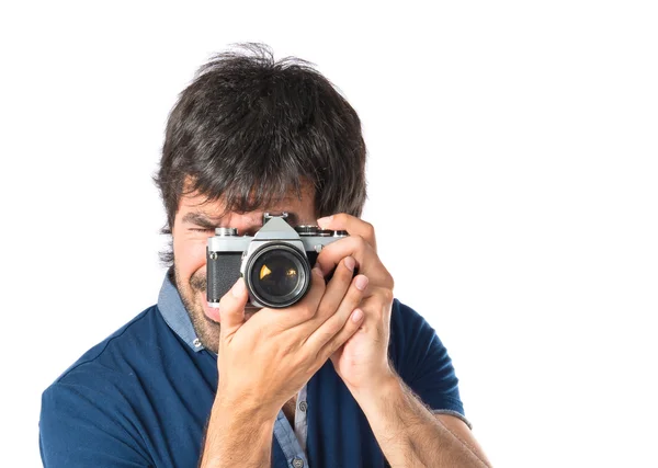 Homem fotografando sobre fundo branco — Fotografia de Stock