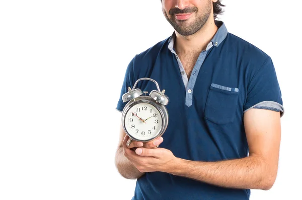 Mann hält Uhr vor weißem Hintergrund — Stockfoto