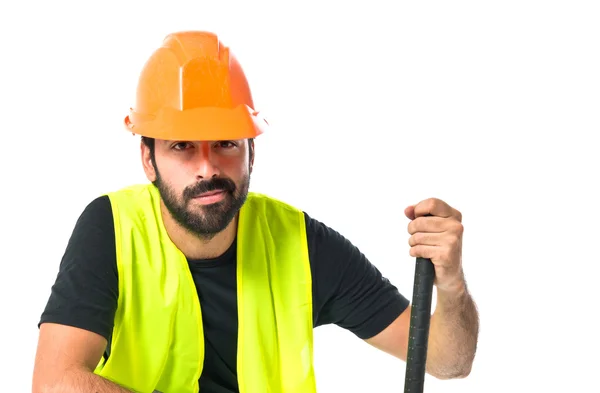 Trabajador con hacha sobre fondo blanco — Foto de Stock