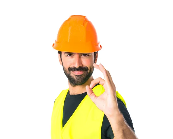 Trabajador haciendo Ok signo sobre fondo blanco —  Fotos de Stock