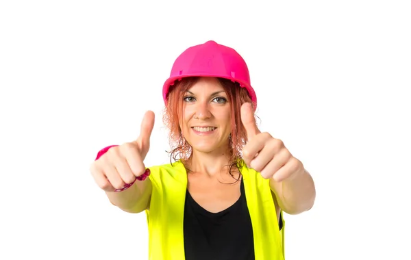 Lavoratore donna making Ok segno su sfondo bianco — Foto Stock