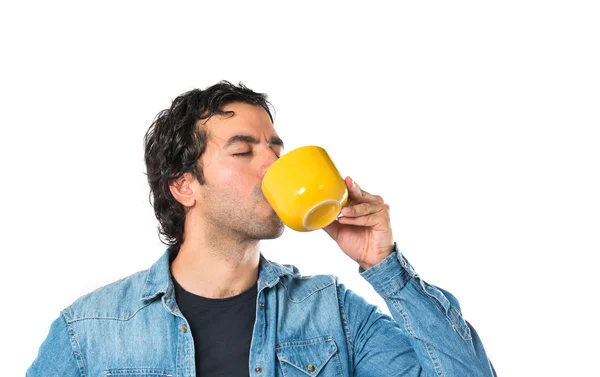 Man drinken koffie op witte achtergrond — Stockfoto