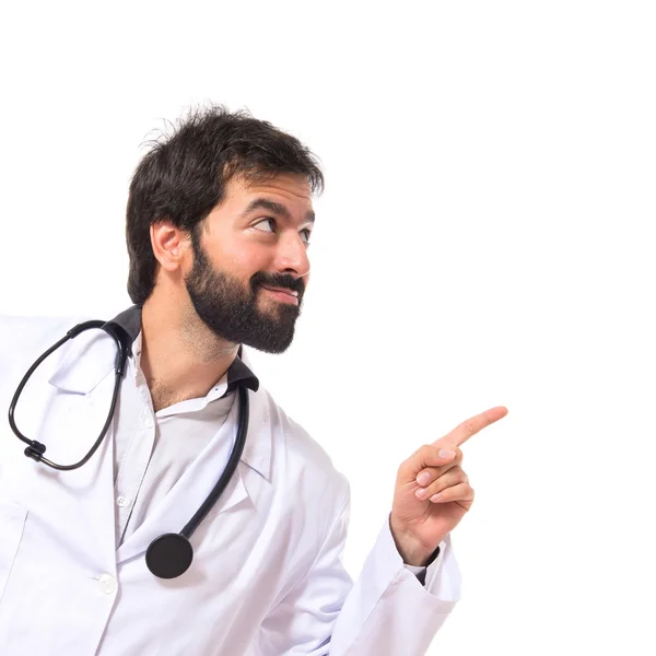 Dokter denken over geïsoleerde witte achtergrond — Stockfoto