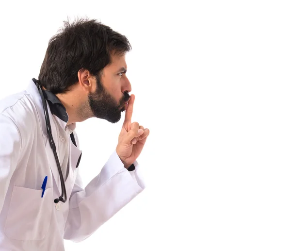 Médecin faisant un geste de silence sur fond blanc isolé — Photo