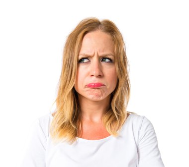 Üzgün kız kollarını ile beyaz arka plan üzerinde çarpı işareti