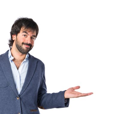 Yakışıklı adam izole beyaz arka plan üzerinde şüpheleri