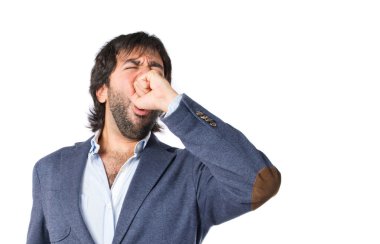 adam izole beyaz arka plan üzerinde esneme 